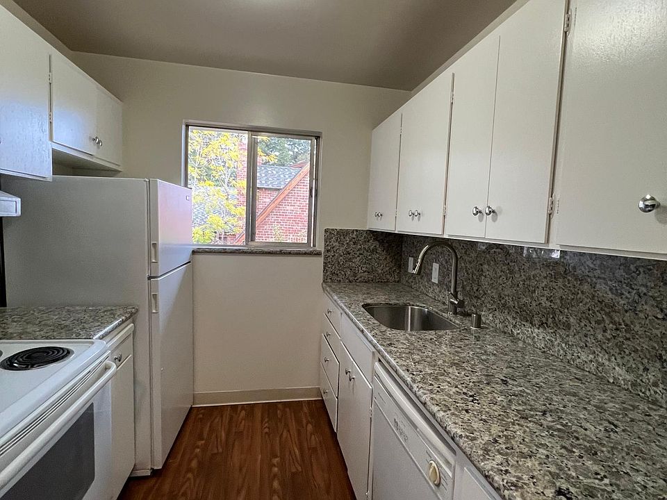 1st image of 950 Roble Ave APT 4