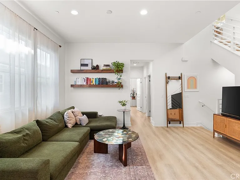 710 W Tribella Ct — Photo 9