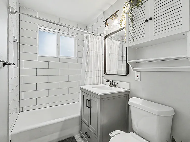 2216 S Clermont St — Photo 10