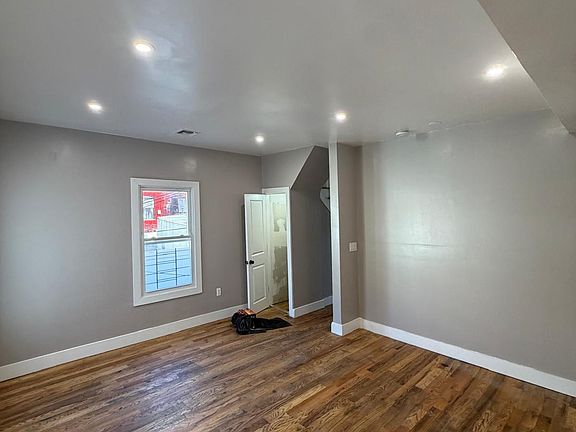 4th image of 7 S Reid St