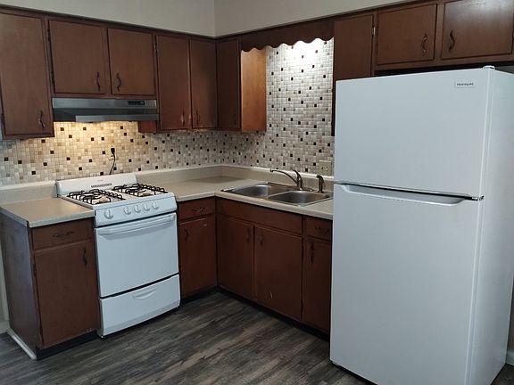 KITCHEN HAS STOVE & REFRIGERATOR