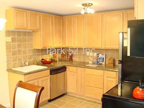2nd image of 1006 N Yakima Ave Unit 7