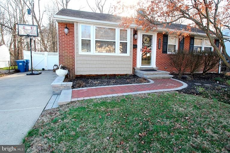 1st image of 2713 Newell Dr