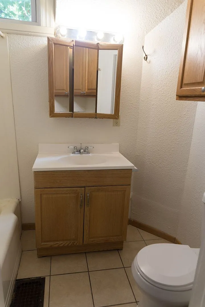 Prime 5 Bedroom in Dinkytown close to the U of M! — Photo 2