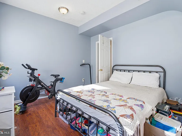 116 W Clement St — Photo 22