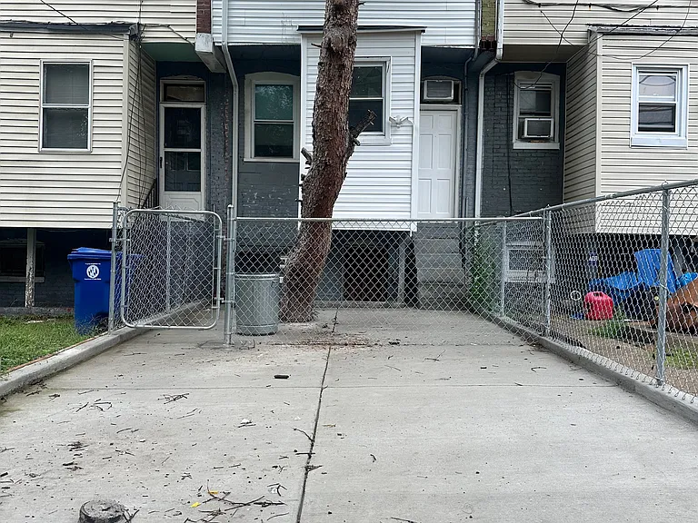 Penrose Ave — Photo 11