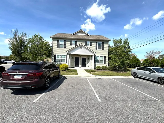 2 bed, 2.5 bath, 1350 sqft, $2,250 — Photo 2