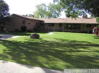 709 Country Pl, Burnsville, MN 55337
