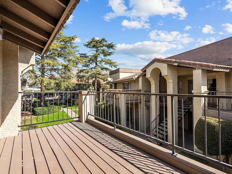 Monterey Villas — Photo 17