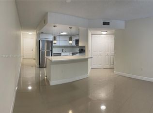 8343 Lake Dr APT 306, Doral, FL 33166