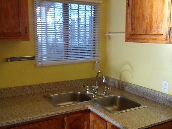 5th image of 2810 Cimarron St