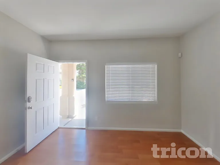 878 Blue Rosalie Pl — Photo 2