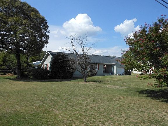3rd image of 605 Stimpson Dr