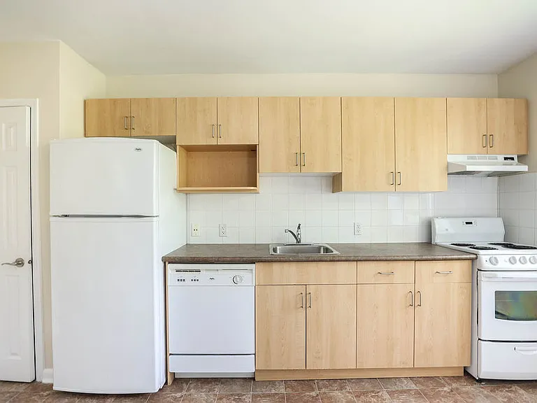 825 Corydon Ave — Photo 30