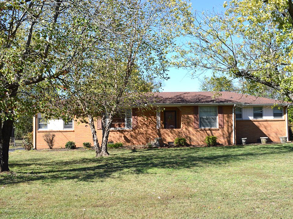1st image of 824 Castle Heights Ave