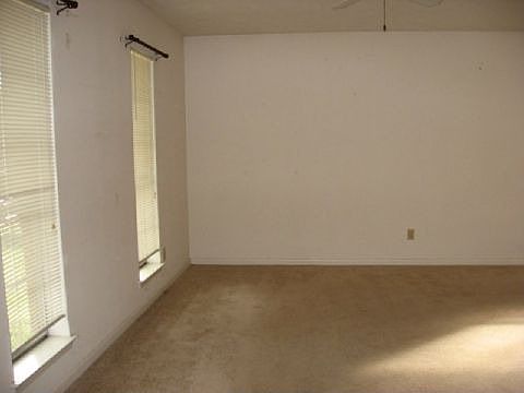 3rd image of 2211 Yosemite Dr