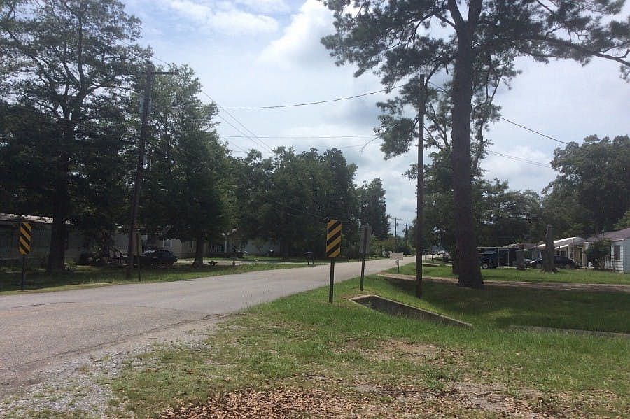 2nd image of 406 E Air Depot Rd
