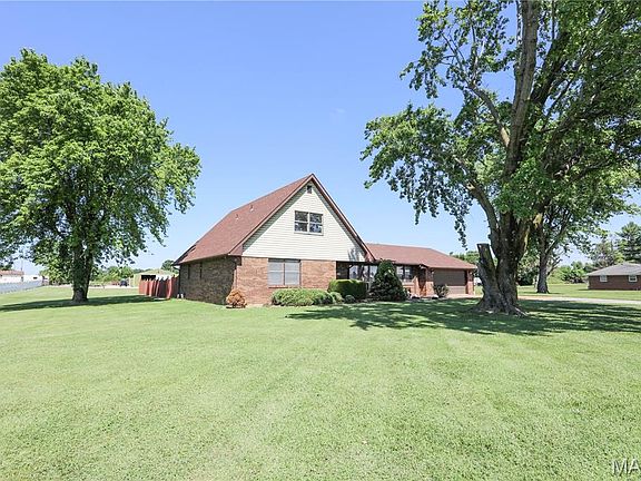 2nd image of 2613 Mockingbird Ln