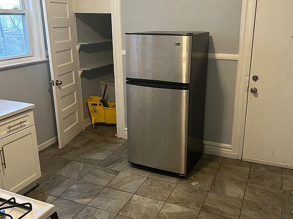 3rd image of 258 S Burnett St #I