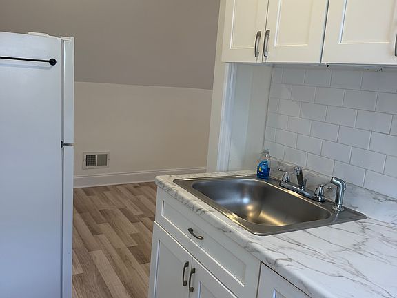2nd image of 17 John St Floor 1