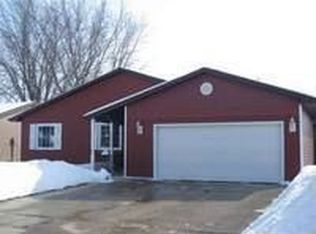 732 Wildwood Rd, Waterloo, IA 50702