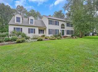 28 Gravel Hill Rd, Asbury, NJ 08802