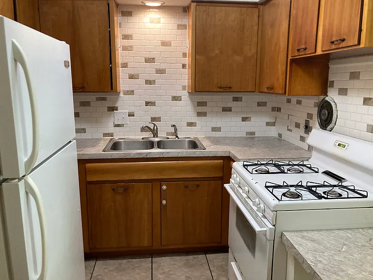 515 E Taylor St — Photo 2