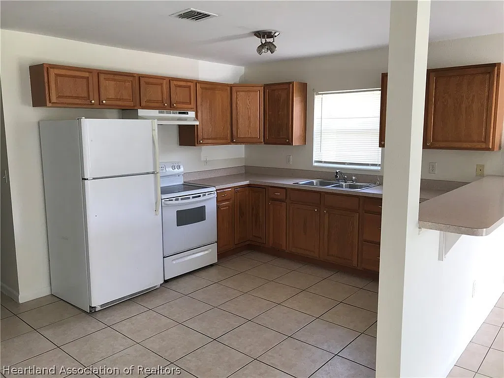 2 bed, 2.0 bath, 1025 sqft, $1,200 — Photo 3
