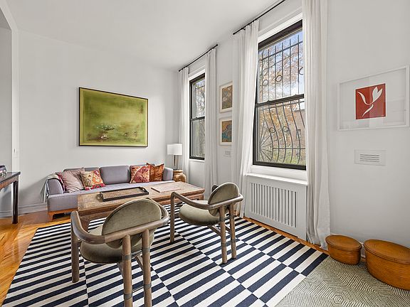 3rd image of 86 S Oxford St APT 1R