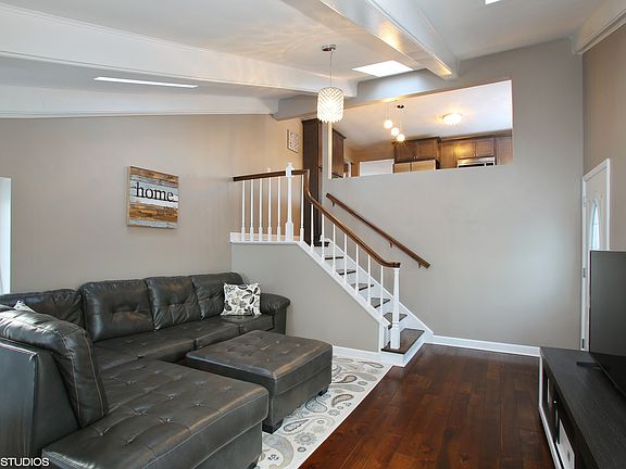 3rd image of 254 Edgewater Ct