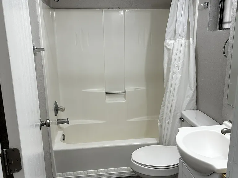 318 Princeton Dr SE #4 — Photo 4