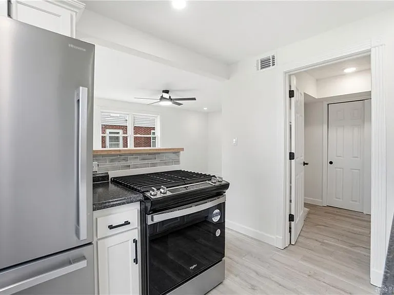 3924 Fulton Ave — Photo 9