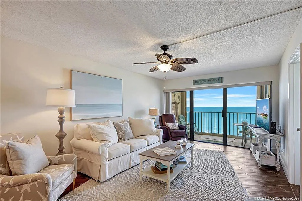 2 bed, 2.0 bath, 1021 sqft, $3,200 — Photo 3
