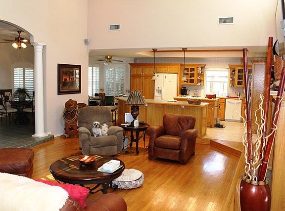 4th image of 3304 Rosemont Dr