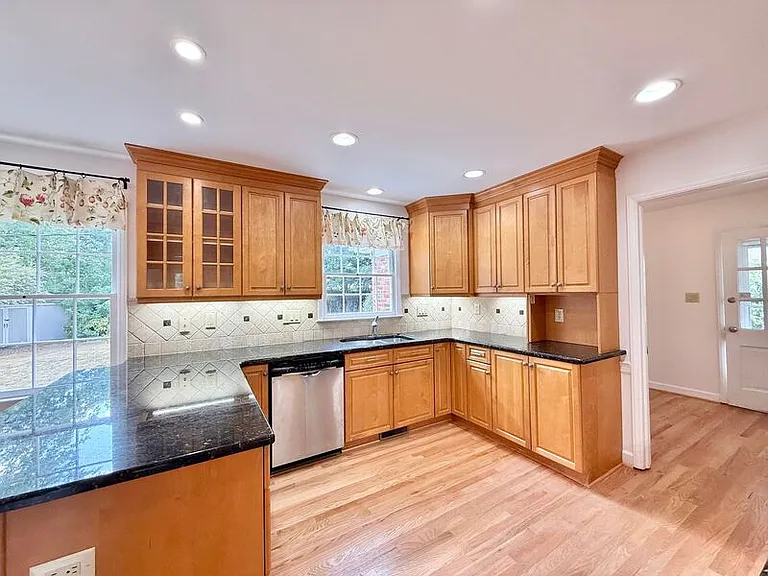 5017 Sandlewood Dr — Photo 10