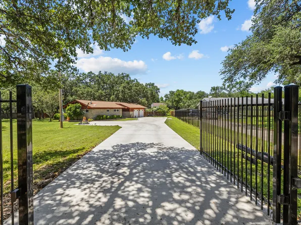 7123 W Beverly Mae Dr, San Antonio, TX 78229