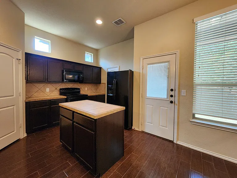 622 Creekside Cir — Photo 8