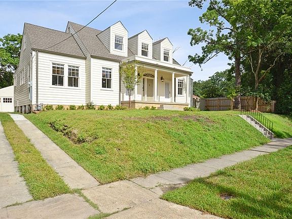 2nd image of 4423 Venus St