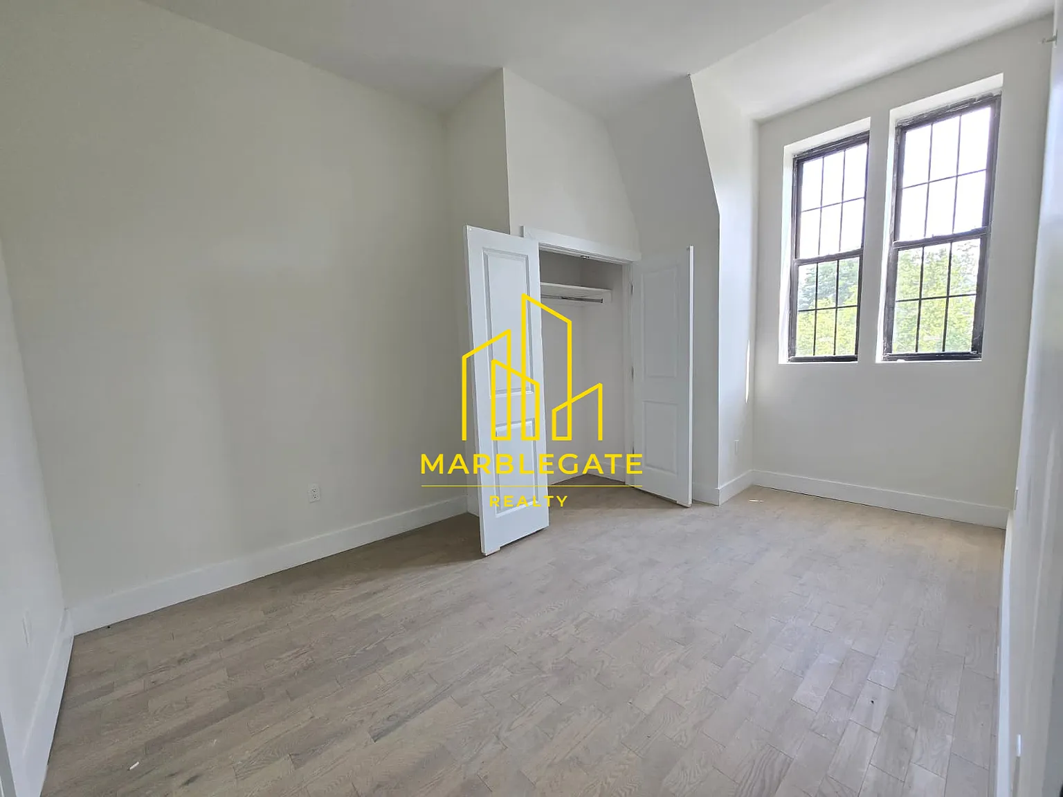 2 bed, 850 sqft, $2,600 — Photo 3