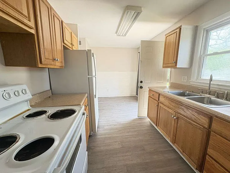 7507 Edenroc Ln — Photo 6