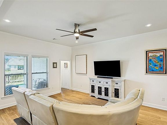 5th image of 477 Tiger Ave