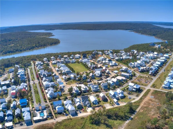 48 Hill St #9, Eufaula, OK 74432