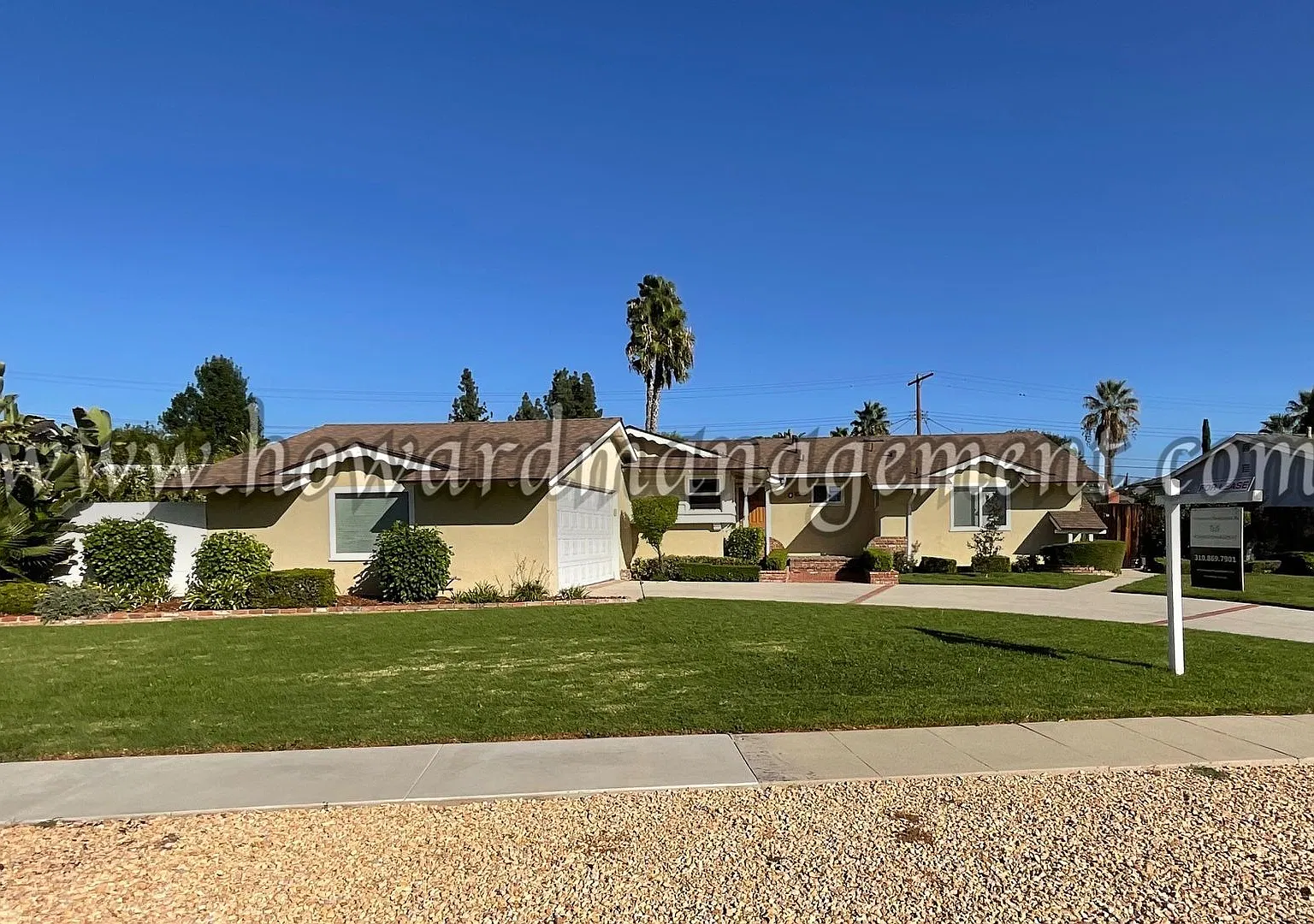 One level home with central A/C and grand backyard with pool. — Photo 1