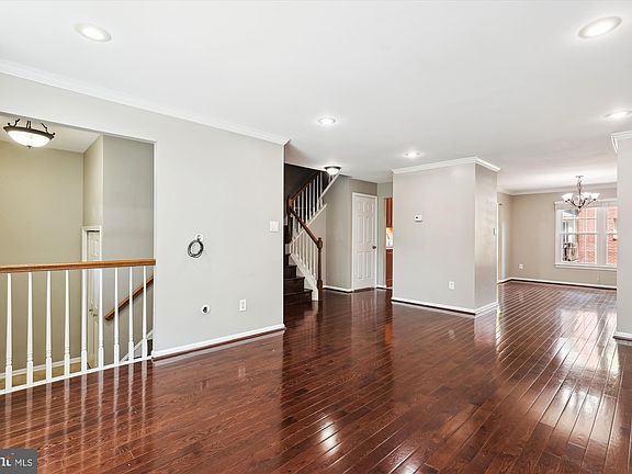 5th image of 10150 Village Knolls Ct