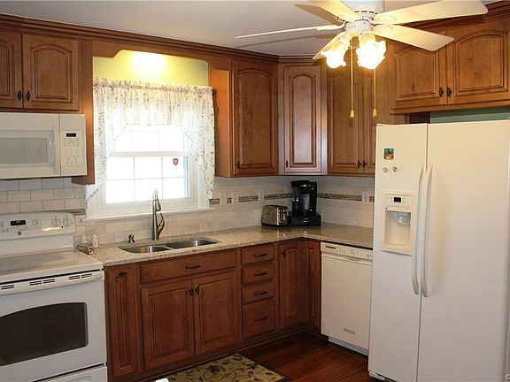 5th image of 9143 Brampton Dr