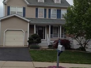 10 Oxford Ct, Kendall Park, NJ 08824