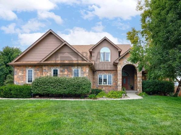 2944 NW 167th St, Clive, IA 50325