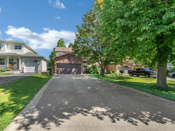 1304 Fisher Cres, Kingston, ON K7M 8T2