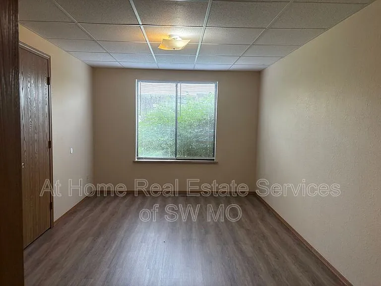 722 E Bain St — Photo 3