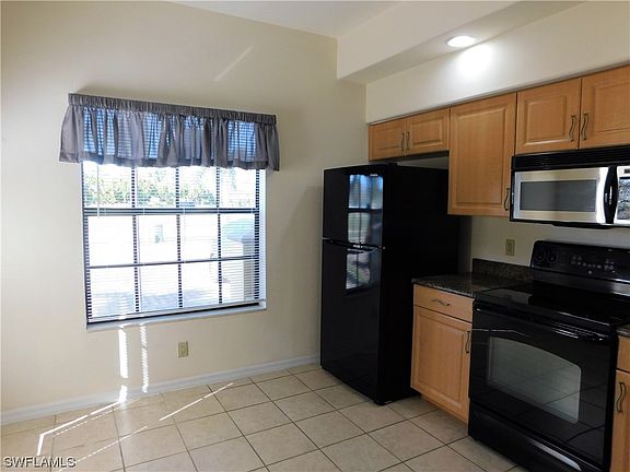 5th image of 4921 SW 16th Pl APT 102